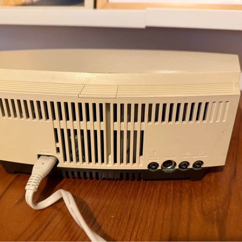 Bose Cream Wave Music System with Accessories - Picture 4 of 11